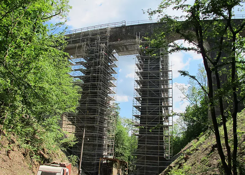 Sanace Žampašského mostu – fasádní lešení ALFIX 70